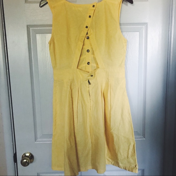 💛 | TULLE Dress Size Medium - Picture 3 of 8